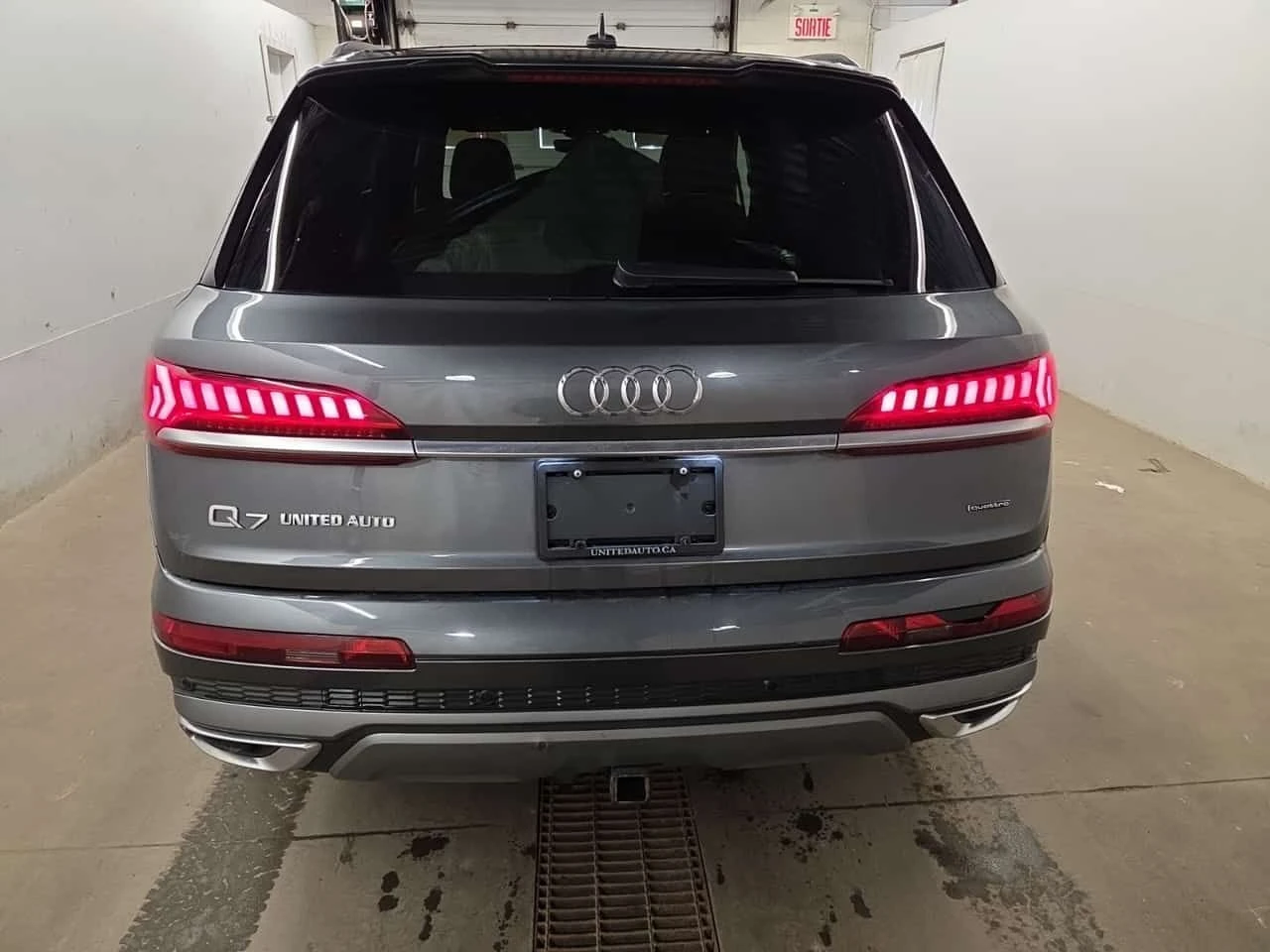 Audi Q7 * 360 КАМЕРА* ОБДУХВАНЕ* 2 ЧИФТА ГУМИ* 2 КЛЮЧА* , снимка 5 - Автомобили и джипове - 54739407
