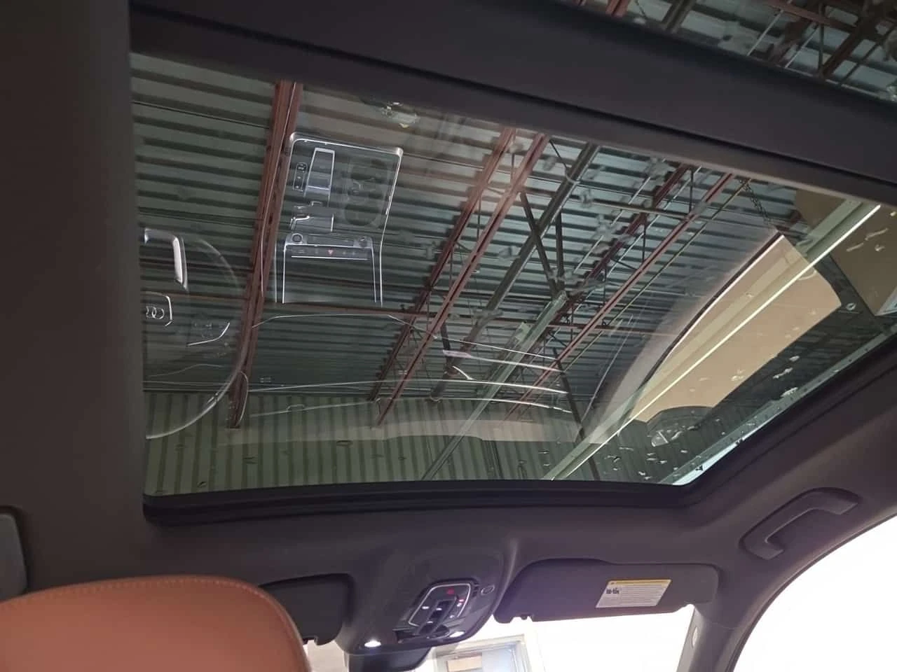 Audi Q7 * 360 КАМЕРА* ОБДУХВАНЕ* 2 ЧИФТА ГУМИ* 2 КЛЮЧА* , снимка 14 - Автомобили и джипове - 54739407