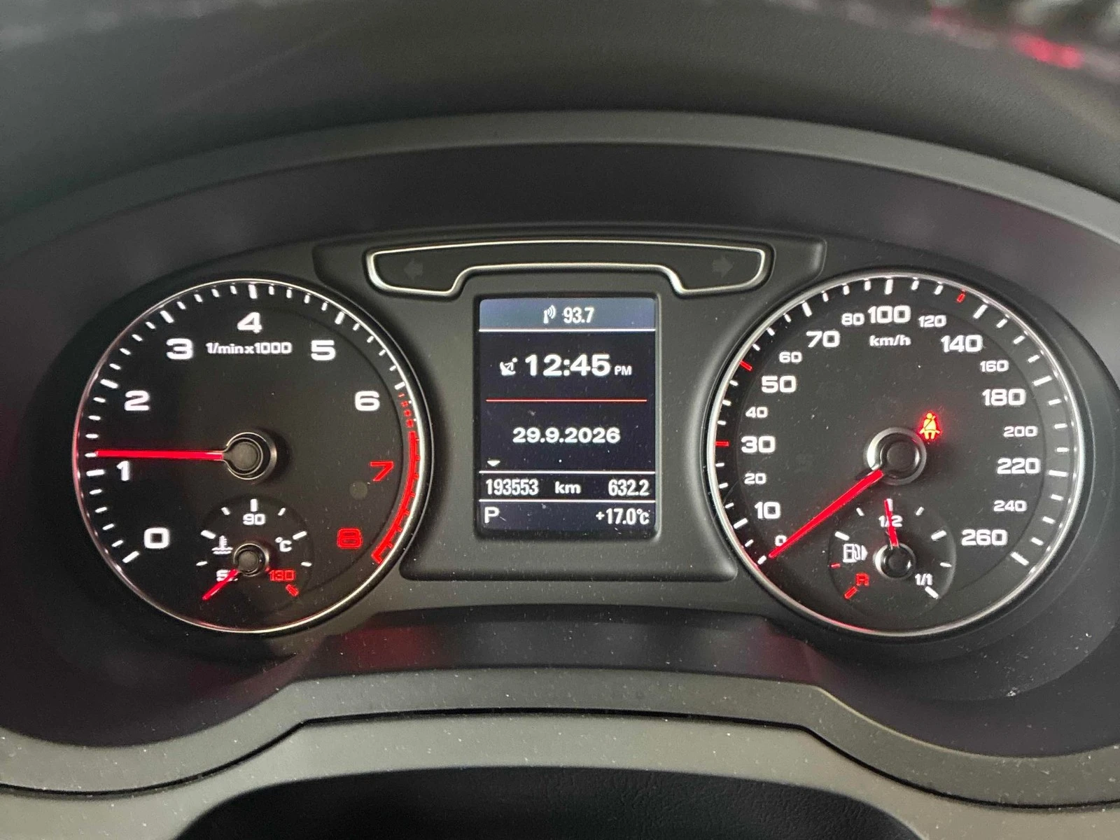 Audi Q3 Technik * АвтоКредит * (ЦЕНА ДО БГ), снимка 10 - Автомобили и джипове - 56277814