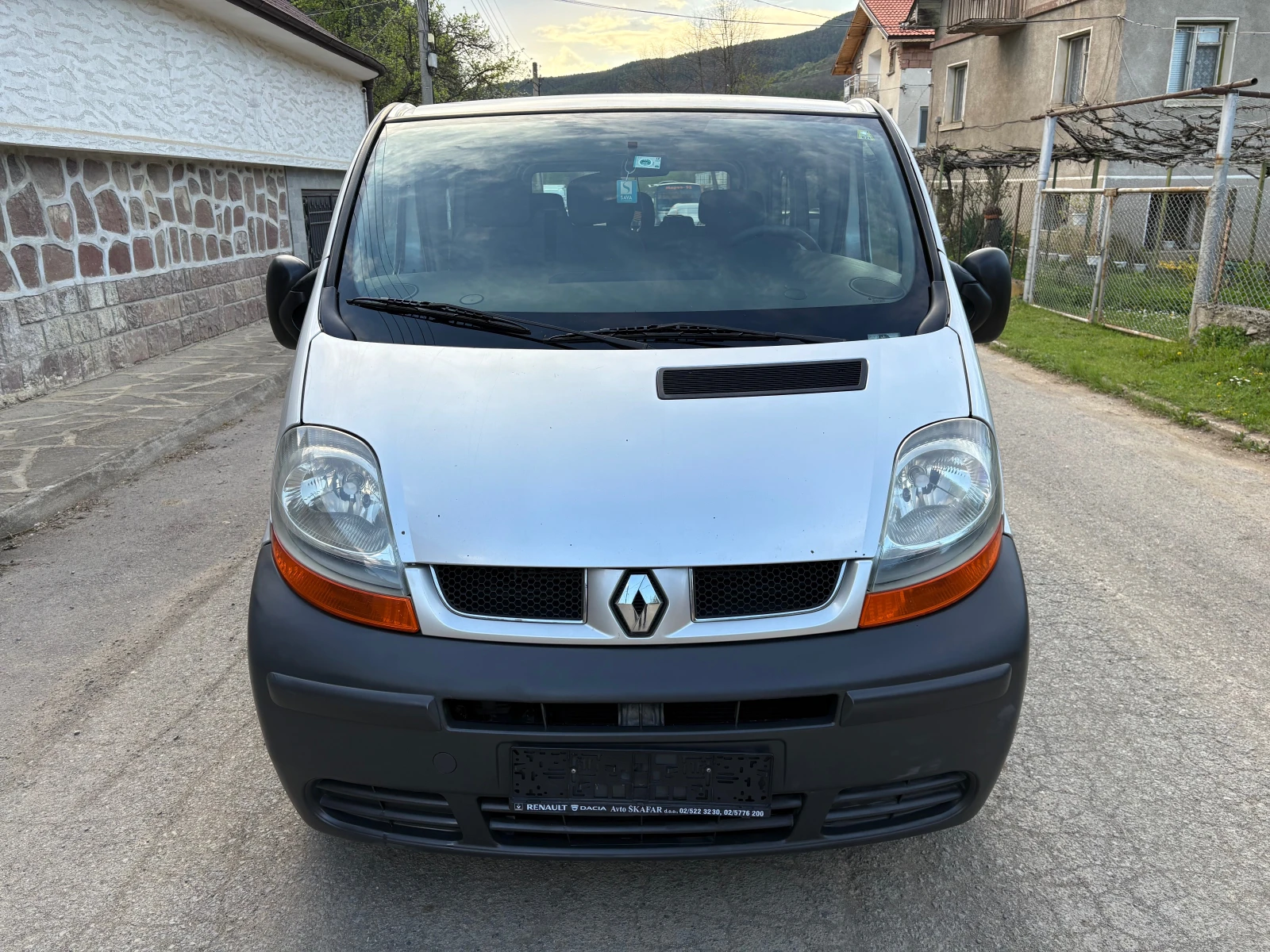 Renault Trafic 1.9 DTI, снимка 8 - Бусове и автобуси - 54072565