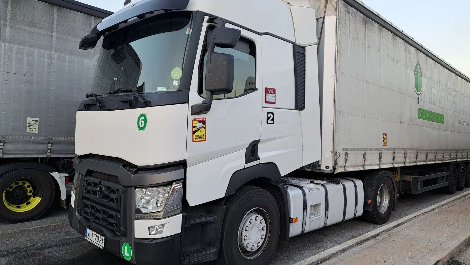 Renault T  - изображение 3