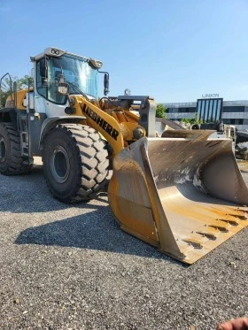 Челен товарач Liebherr 566, снимка 1