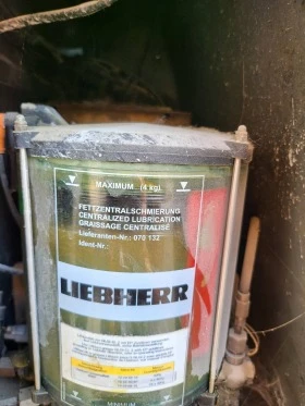 Челен товарач Liebherr 566, снимка 12