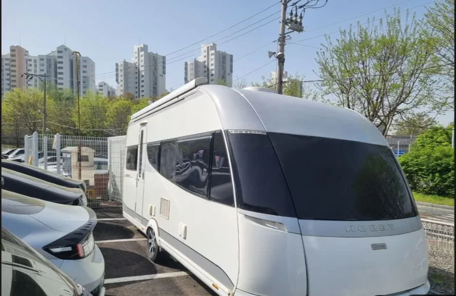 Каравана Hobby VIP LUXURY * КРАЙНА ЦЕНА* , снимка 2 - Каравани и кемпери - 55982927