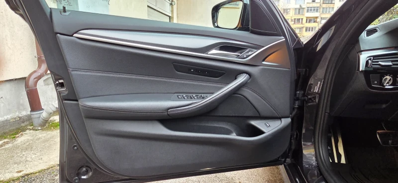 BMW 530 BMW530d Xdrive* M Sport* Laser* Head up, снимка 13 - Автомобили и джипове - 52481759