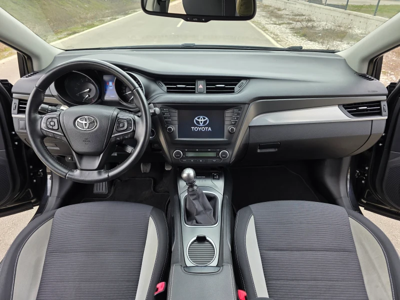 Toyota Avensis 1.8 Vvti Навигация Evro 6 KeyLess Go Line assist, снимка 12 - Автомобили и джипове - 53578359