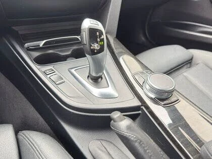 BMW 330 xDrive* АвтоКредит* (ЦЕНА ДО БГ), снимка 12 - Автомобили и джипове - 53304172