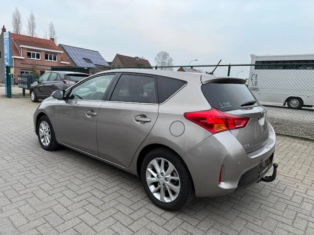 Toyota Auris 1.6i Comfort, снимка 4 - Автомобили и джипове - 54042140