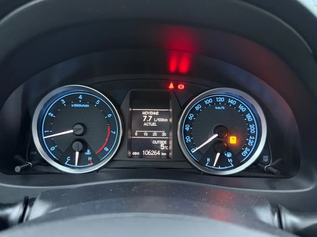 Toyota Auris 1.6i Comfort, снимка 12 - Автомобили и джипове - 54042140