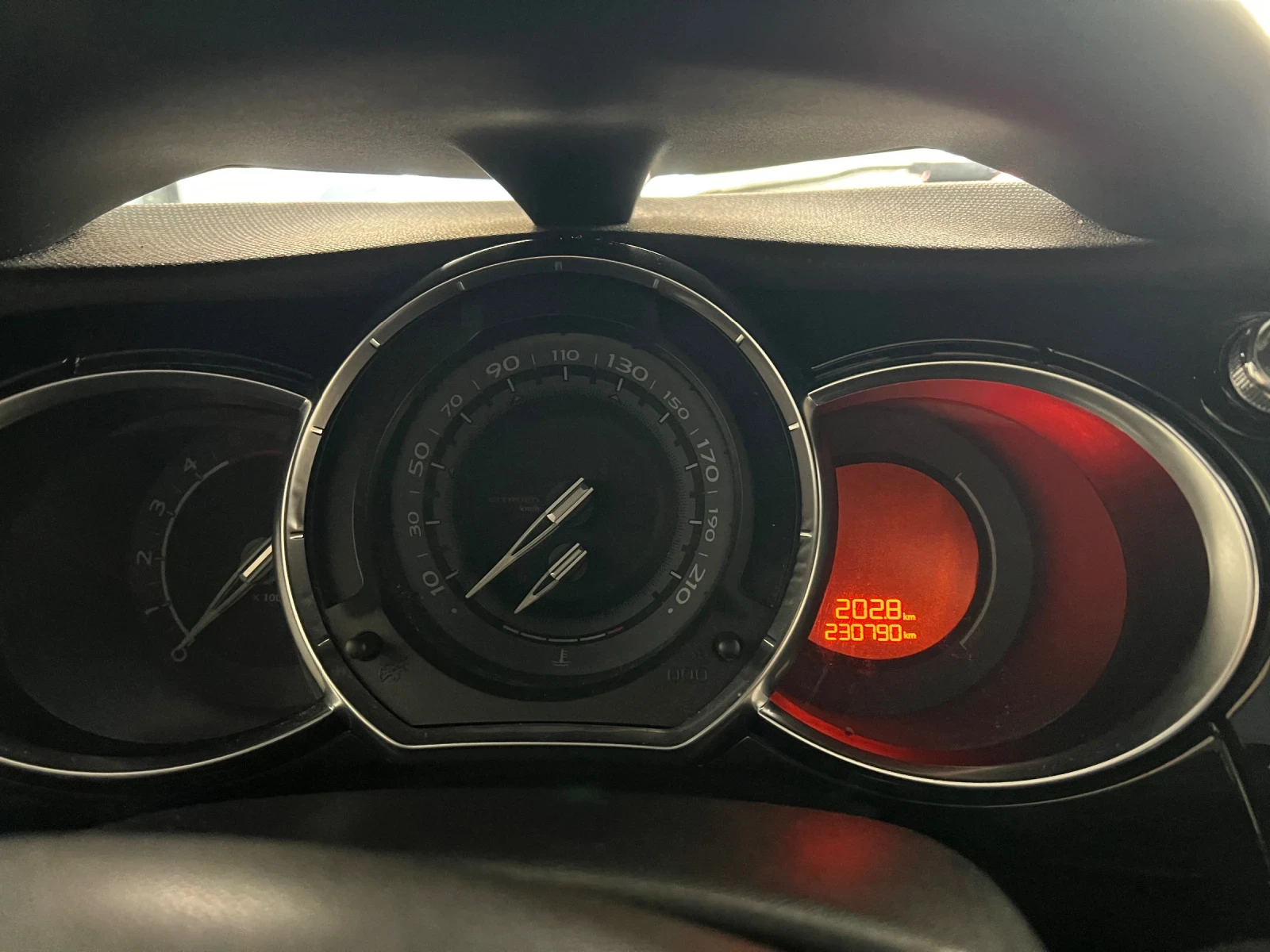 Citroen DS3 1.4, снимка 7 - Автомобили и джипове - 54006036