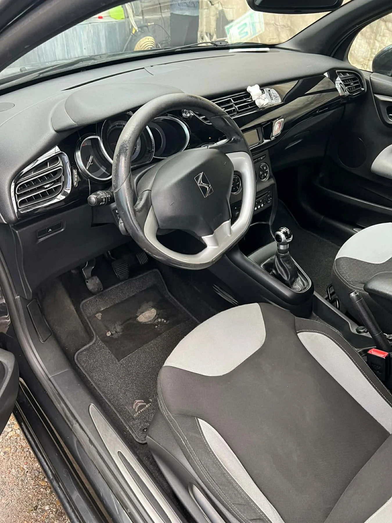 Citroen DS3 1.4, снимка 8 - Автомобили и джипове - 54006036