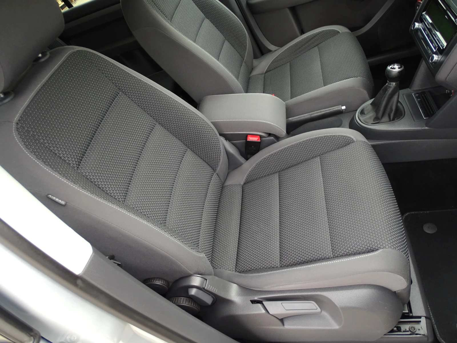 VW Touran 1.6TDI_7 Местен_Германия_* , снимка 10 - Автомобили и джипове - 54512810