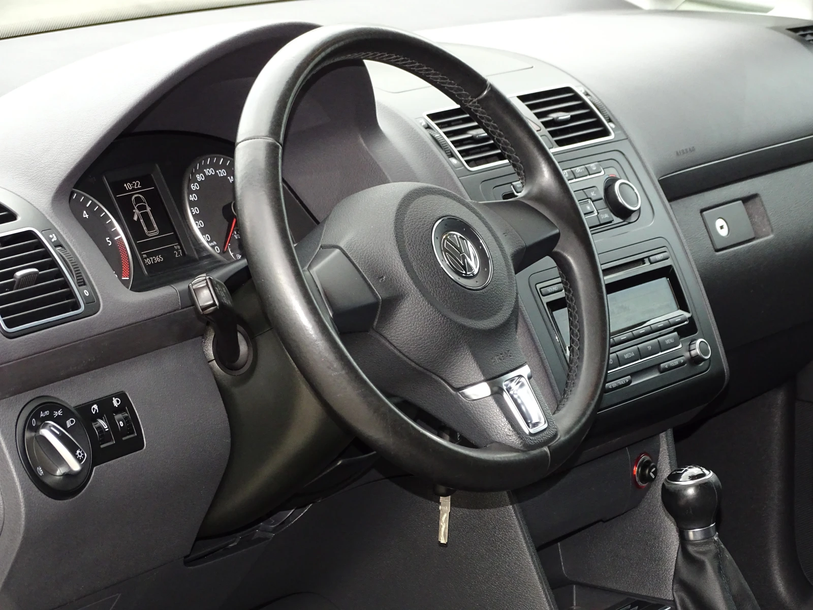 VW Touran 1.6TDI_7 Местен_Германия_* , снимка 16 - Автомобили и джипове - 54512810