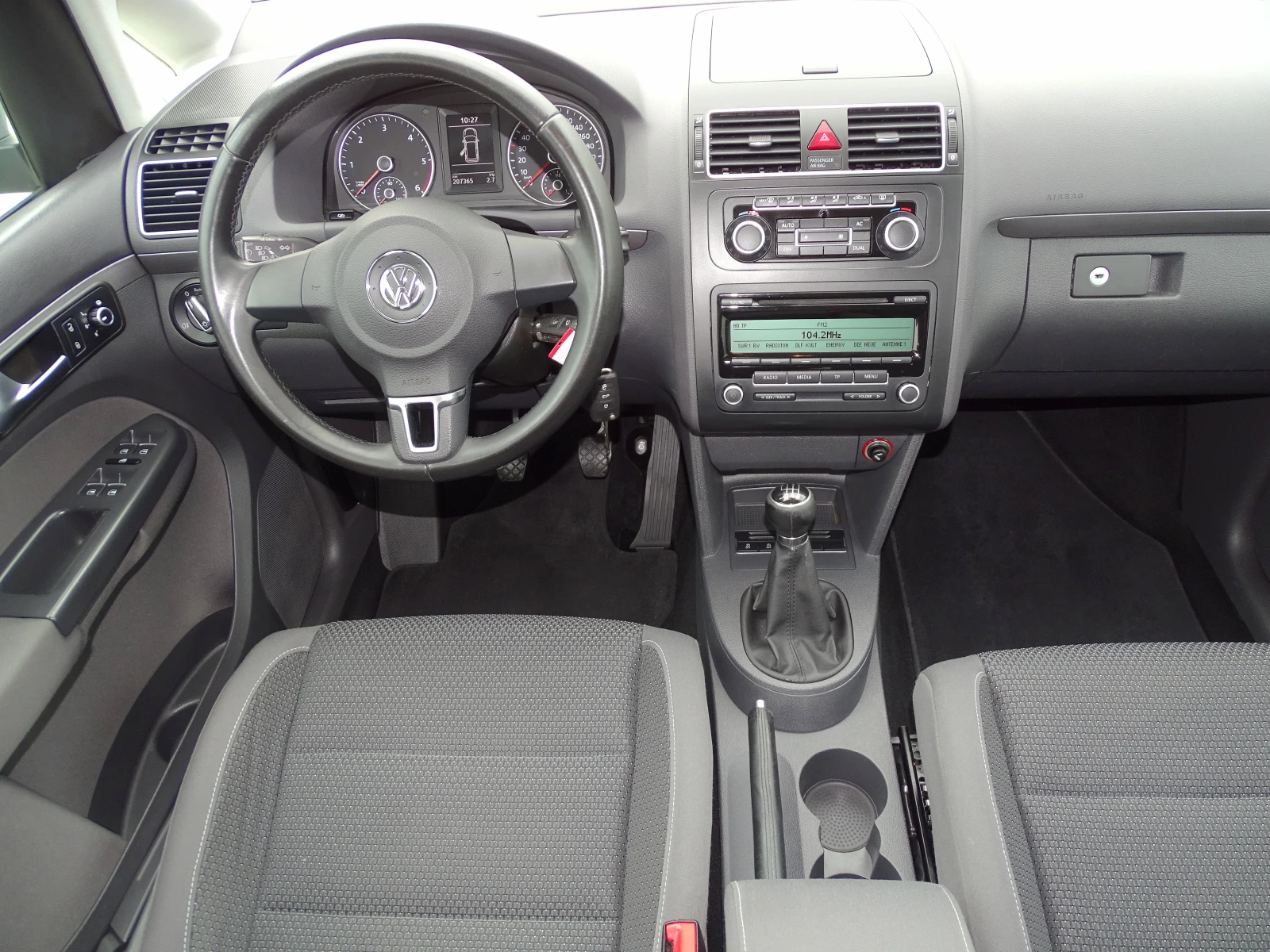 VW Touran 1.6TDI_7 Местен_Германия_* , снимка 11 - Автомобили и джипове - 54512810