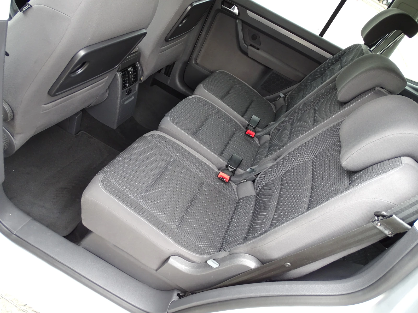 VW Touran 1.6TDI_7 Местен_Германия_* , снимка 12 - Автомобили и джипове - 54512810