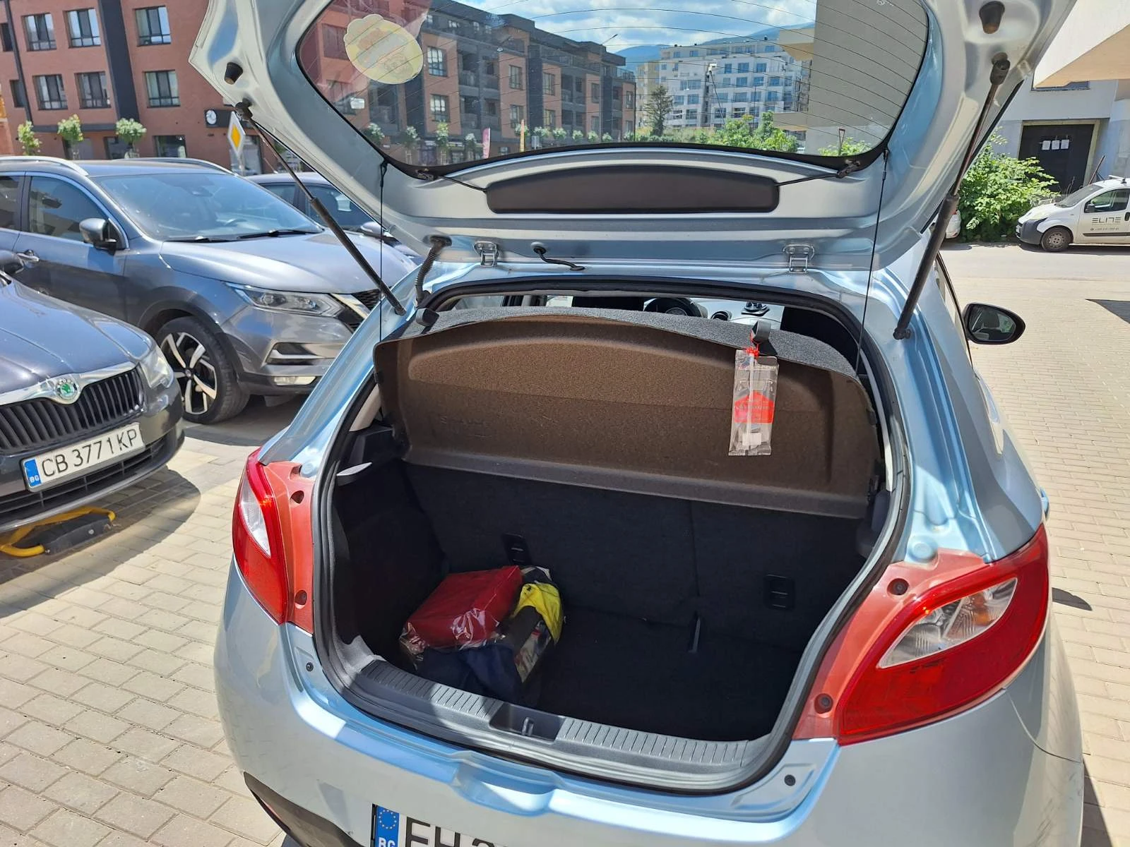 Mazda 2, снимка 5 - Автомобили и джипове - 55320122