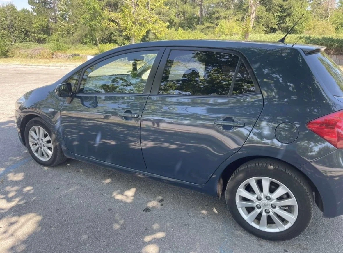 Toyota Auris D4d keyless сервизна книжка, снимка 5 - Автомобили и джипове - 55357427
