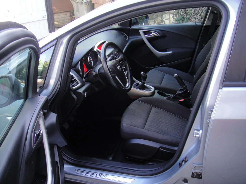 Opel Astra 1.4  Euro5, снимка 9 - Автомобили и джипове - 55666959