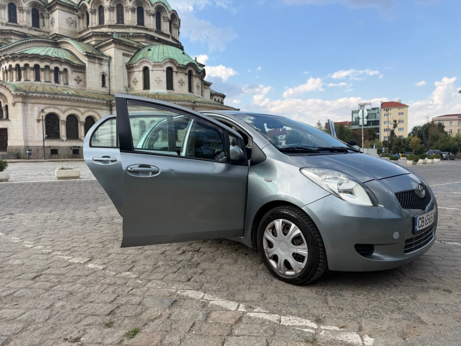 Toyota Yaris 1.33 VVT-I, снимка 12 - Автомобили и джипове - 55841780