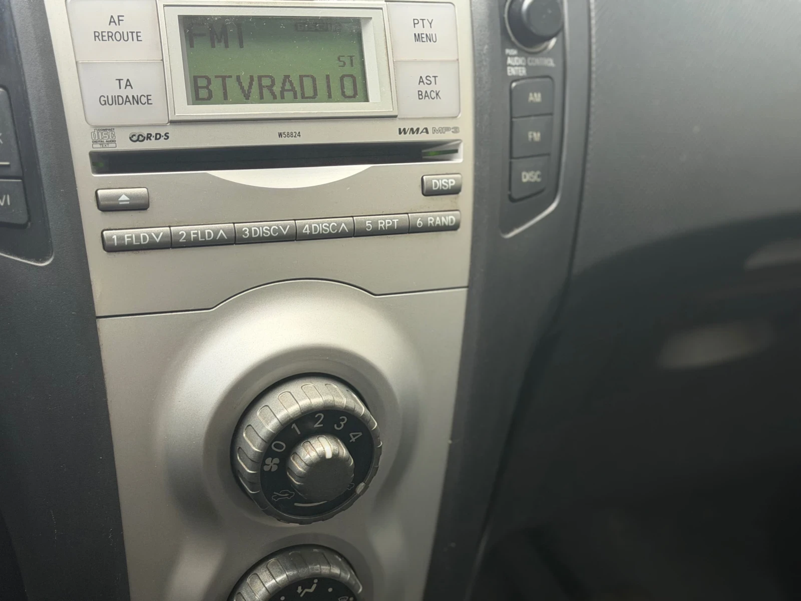 Toyota Yaris 1.33 VVT-I, снимка 8 - Автомобили и джипове - 55841780