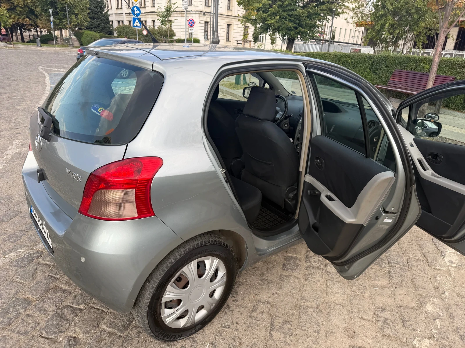 Toyota Yaris 1.33 VVT-I, снимка 11 - Автомобили и джипове - 55841780