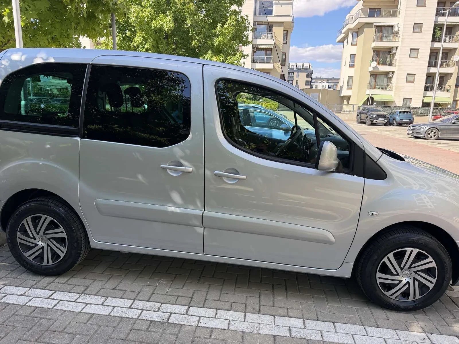 Citroen Berlingo 7 местна, снимка 3 - Автомобили и джипове - 56245658