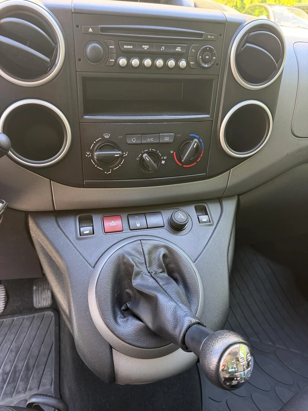Citroen Berlingo 7 местна, снимка 7 - Автомобили и джипове - 56245658