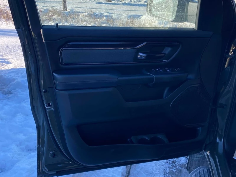 Dodge RAM 1500 * Big Horn * CARFAX * БЕЗ ПЪРВОНАЧАЛНА ВНОСКА, снимка 11 - Автомобили и джипове - 53154168