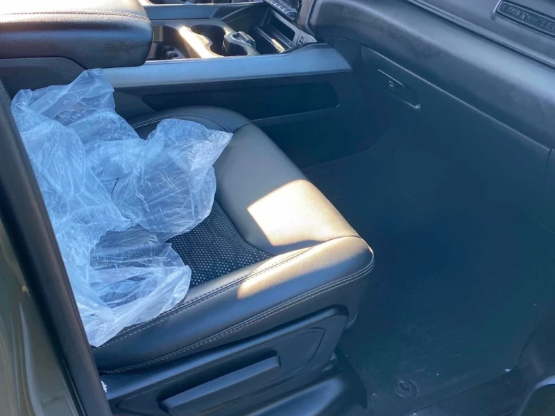 Dodge RAM 1500 * Big Horn * CARFAX * БЕЗ ПЪРВОНАЧАЛНА ВНОСКА, снимка 17 - Автомобили и джипове - 53154168