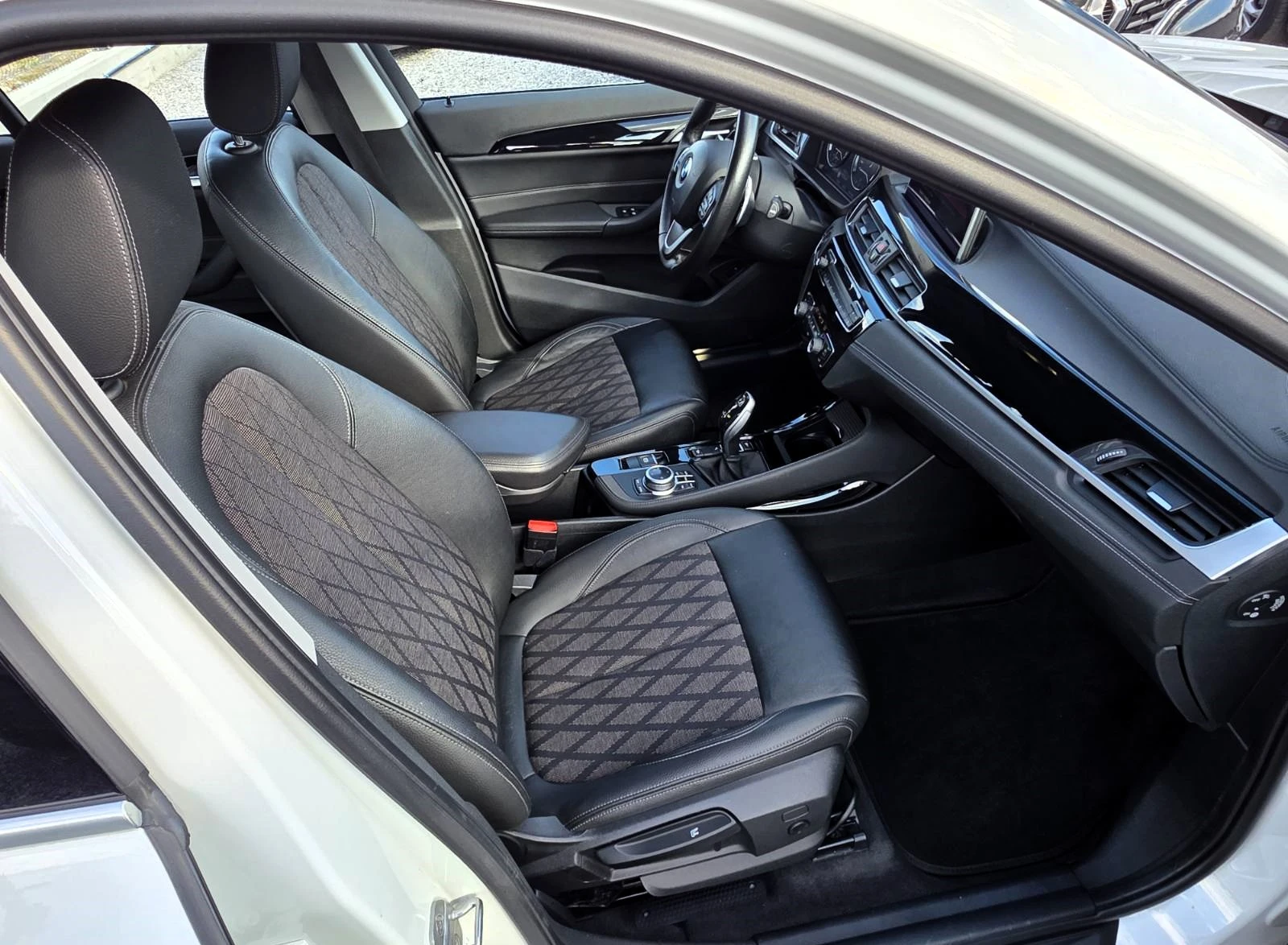 BMW X1 2.0d/xDrive/X-Line/Automatic, снимка 11 - Автомобили и джипове - 54310194