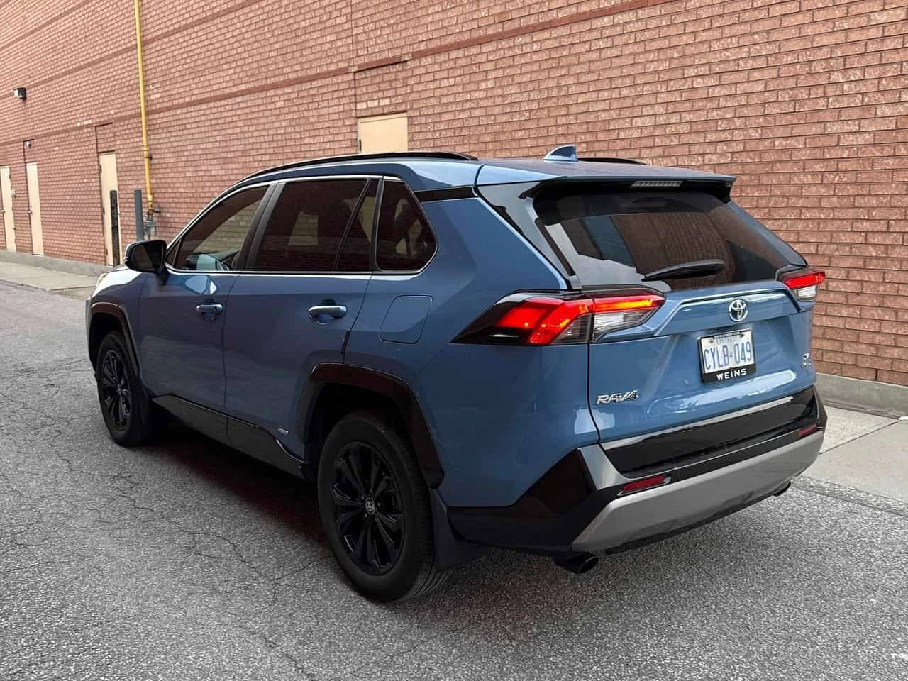 Toyota Rav4 * Hybrid SE * АВТОКРЕДИТ БЕЗ ПЪРВОНАЧАЛНА ВНОСКА* , снимка 2 - Автомобили и джипове - 56173021