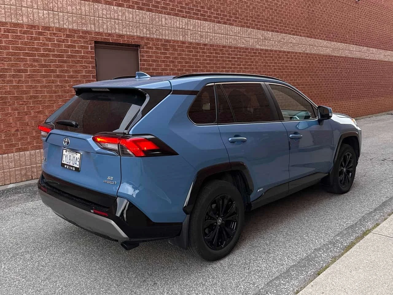 Toyota Rav4 * Hybrid SE * АВТОКРЕДИТ БЕЗ ПЪРВОНАЧАЛНА ВНОСКА* , снимка 3 - Автомобили и джипове - 56173021