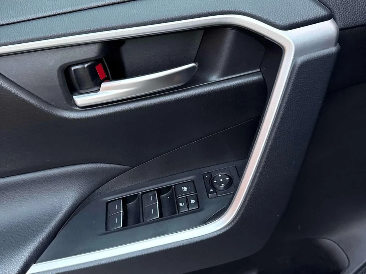 Toyota Rav4 * Hybrid SE * АВТОКРЕДИТ БЕЗ ПЪРВОНАЧАЛНА ВНОСКА* , снимка 13 - Автомобили и джипове - 56173021