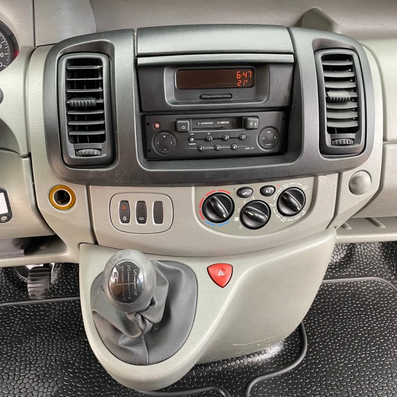 Renault Trafic 1.9TDi-9местен-КЛИМАТИК, снимка 14 - Бусове и автобуси - 47109892