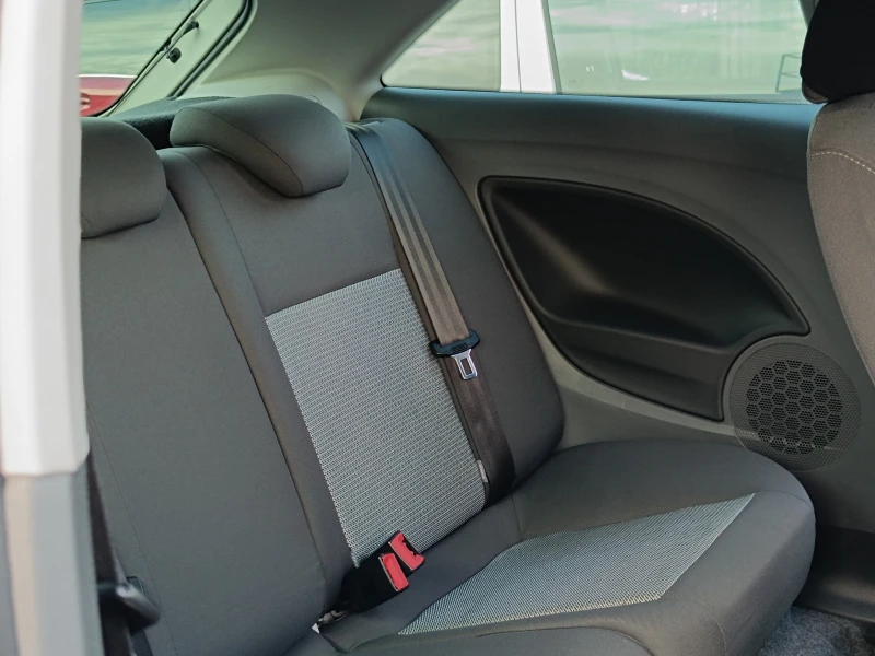 Seat Ibiza Sport Coupe, снимка 11 - Автомобили и джипове - 53053961