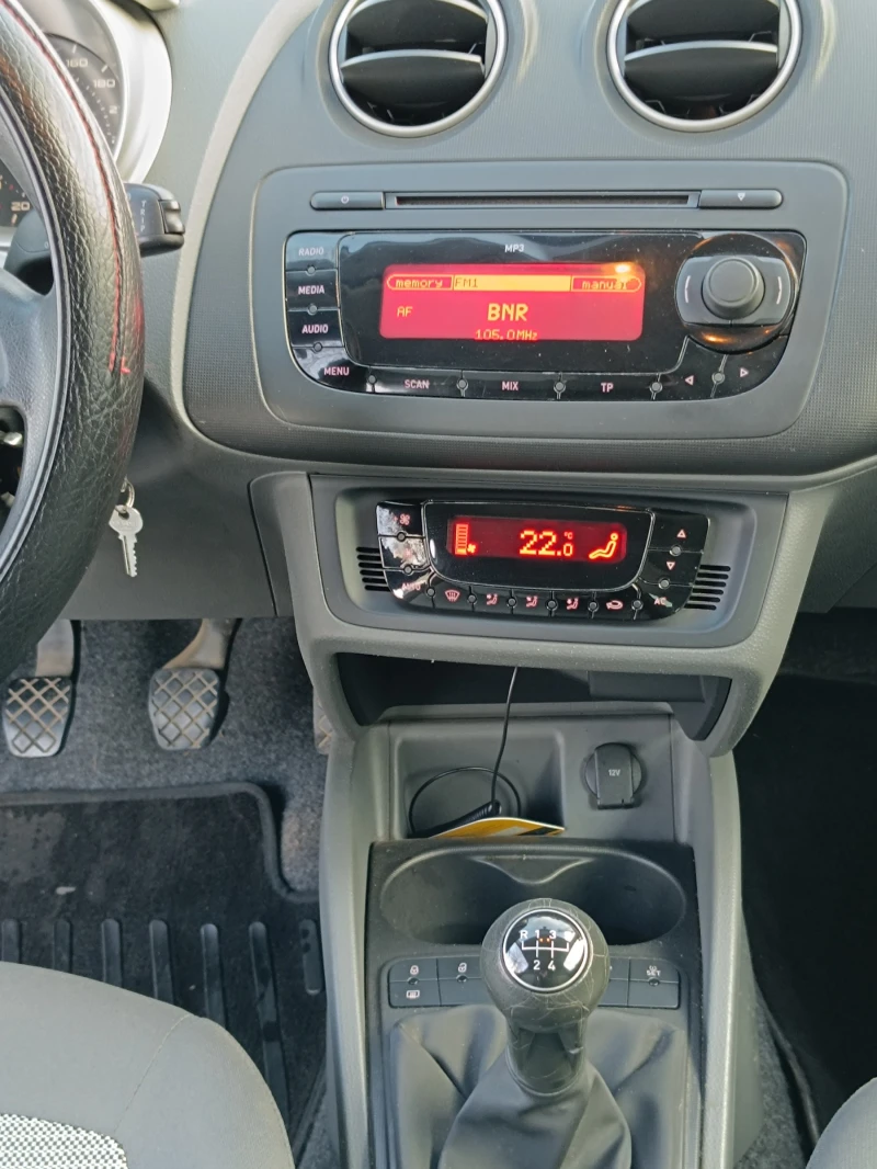 Seat Ibiza Sport Coupe, снимка 12 - Автомобили и джипове - 53053961