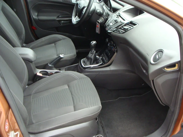Ford Fiesta 1.0ekobust, снимка 10 - Автомобили и джипове - 54998779