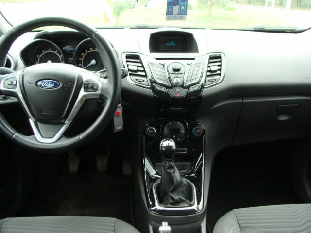 Ford Fiesta 1.0ekobust, снимка 13 - Автомобили и джипове - 54998779