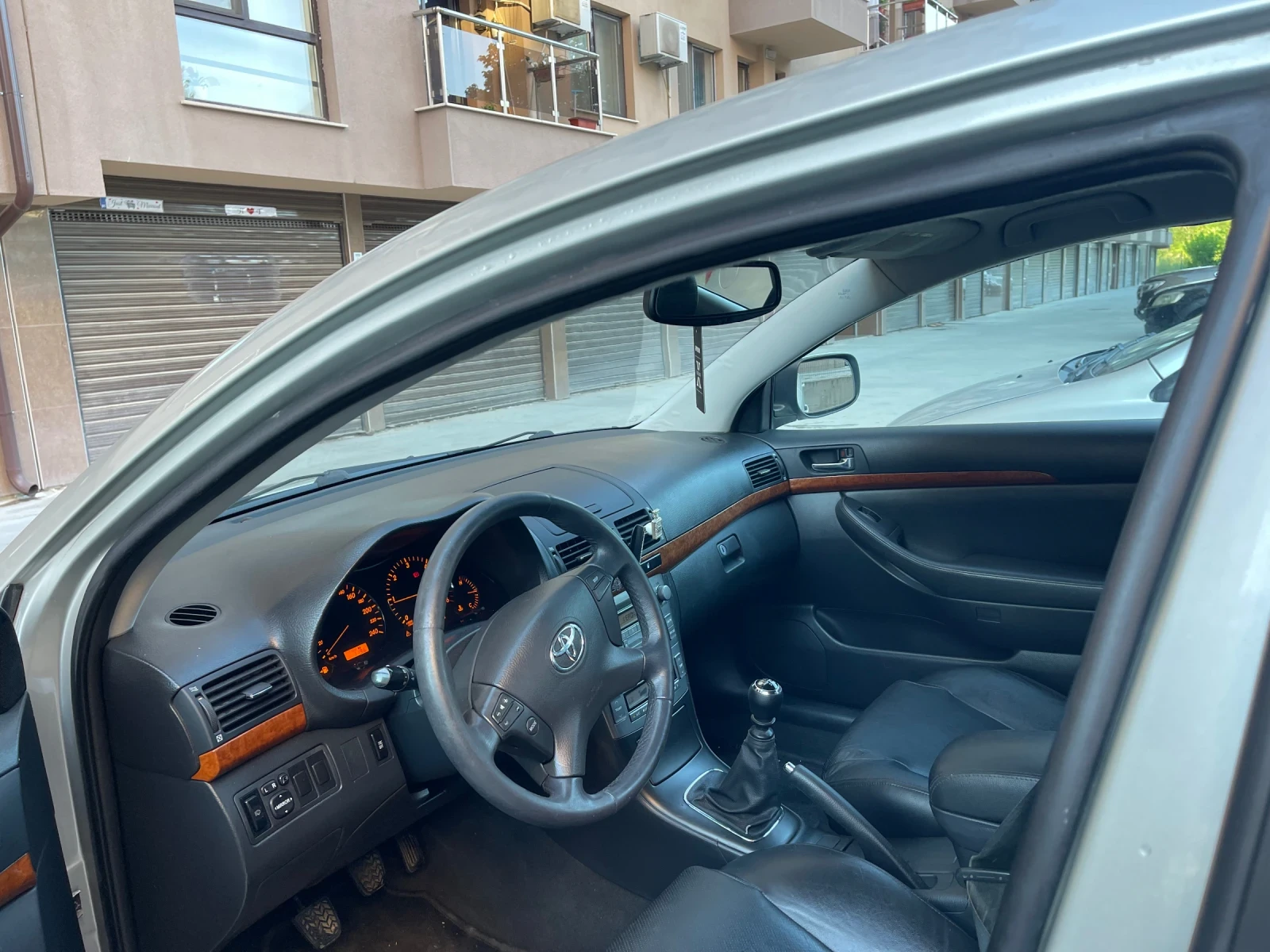 Toyota Avensis D-4D 2.2 (150К.с) - изображение 7