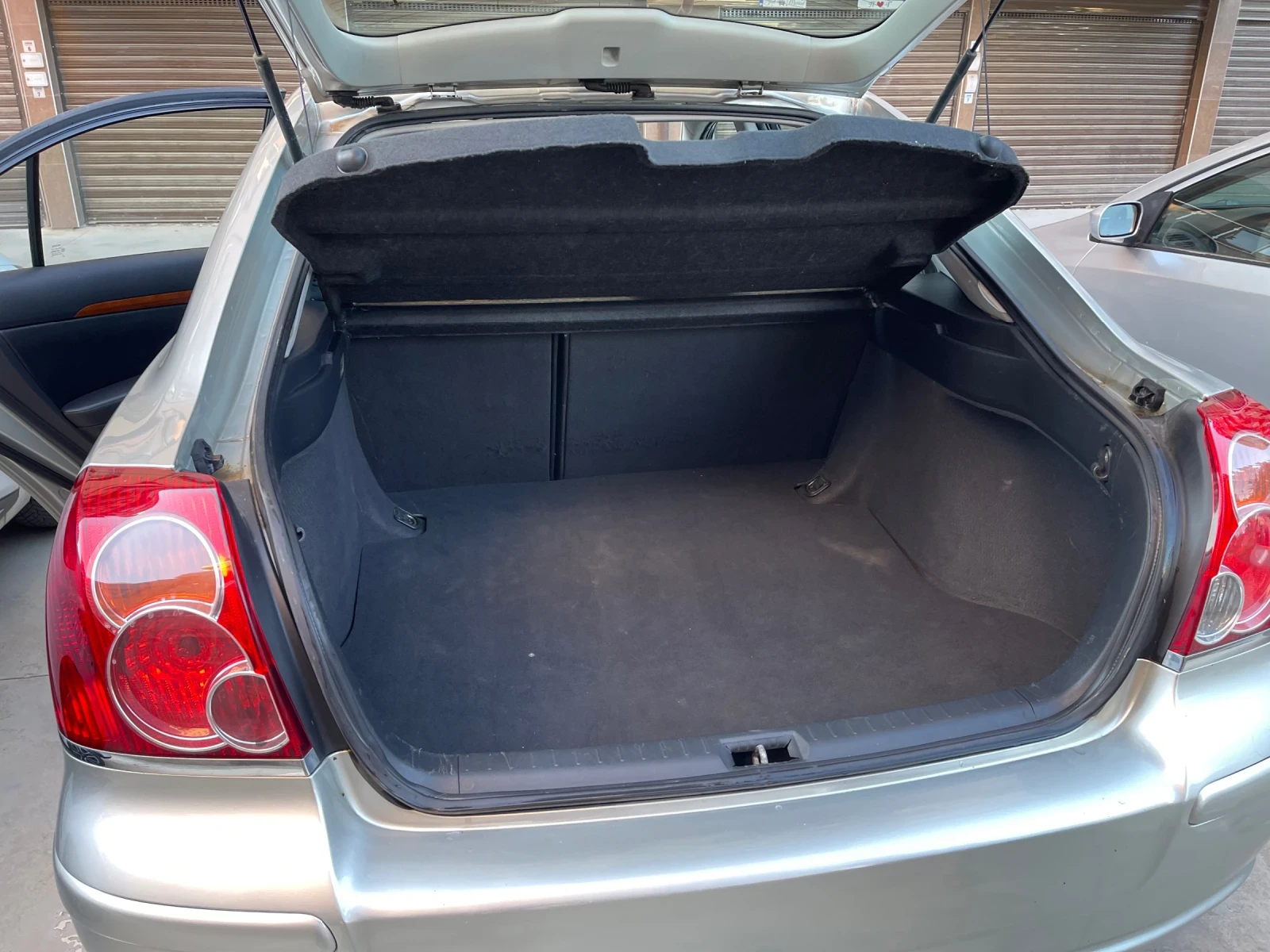 Toyota Avensis D-4D 2.2 (150К.с) - изображение 9