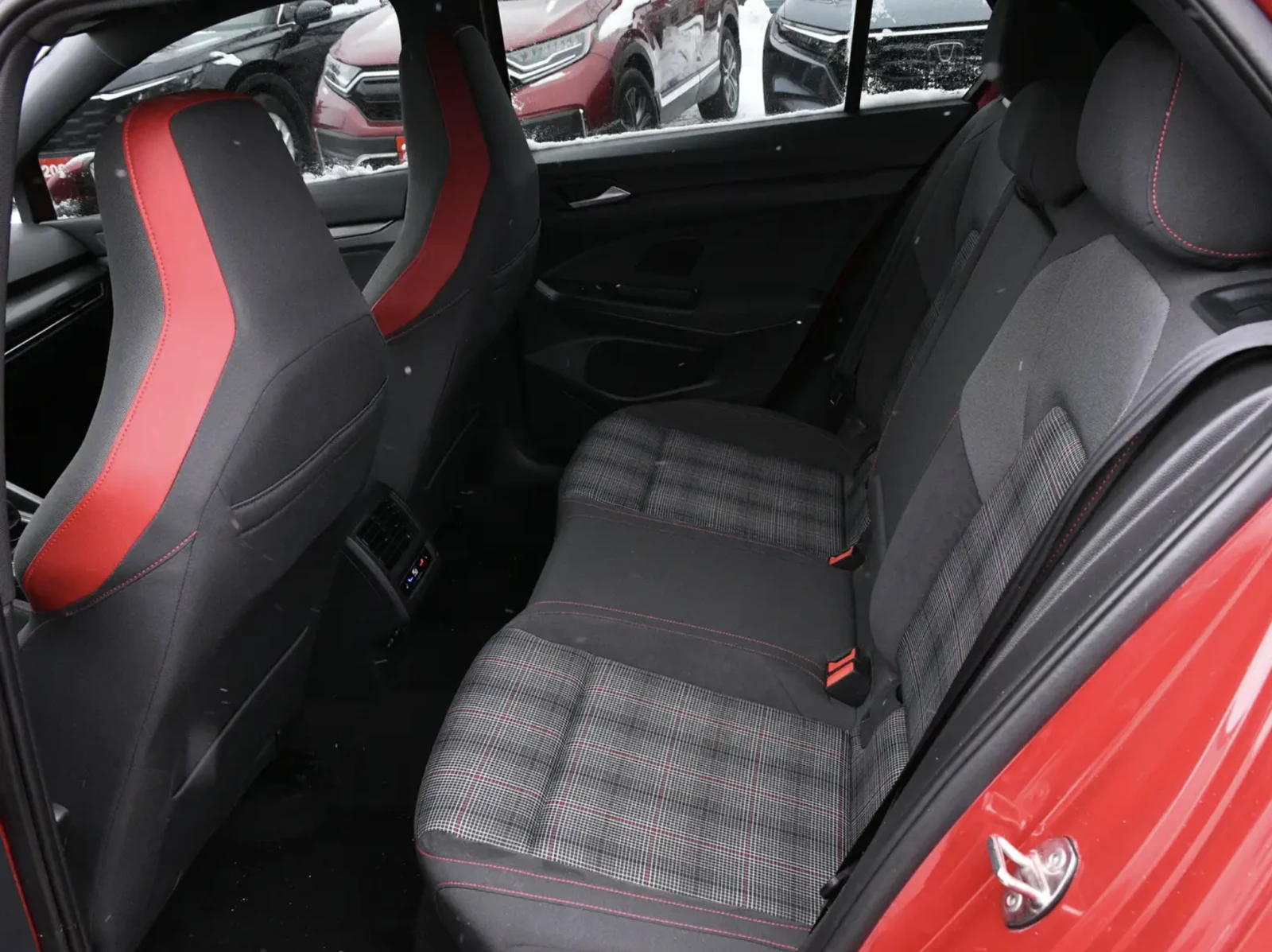 VW Golf 2022 Volkswagen Golf GTI - изображение 10