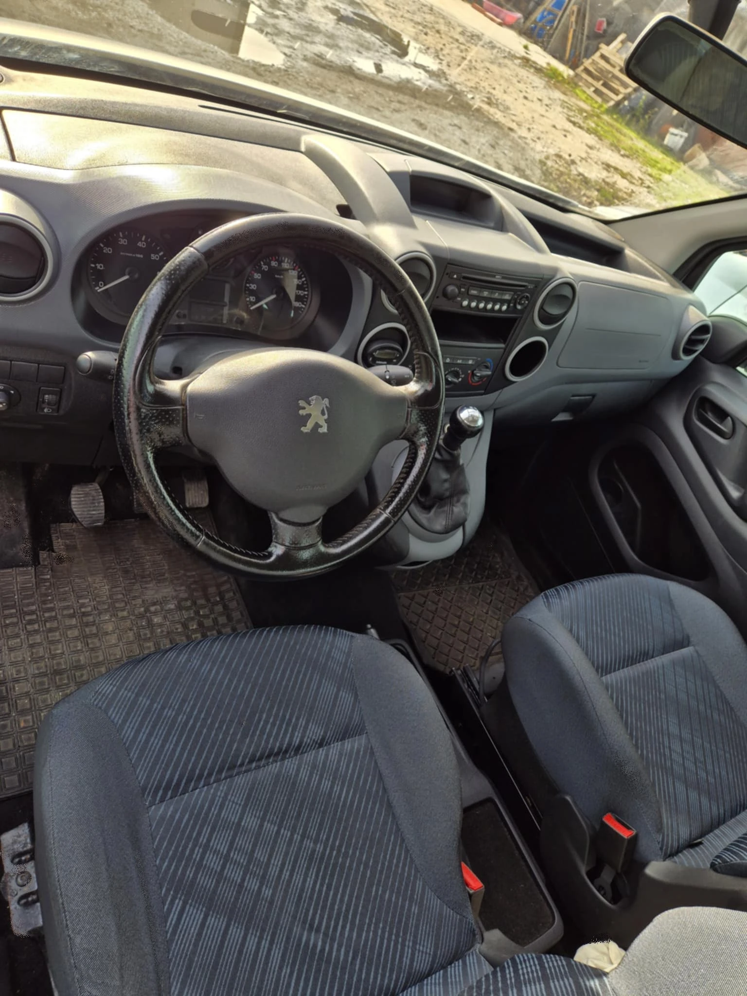 Peugeot Partner 1.6i Webasto, снимка 6 - Автомобили и джипове - 53631678