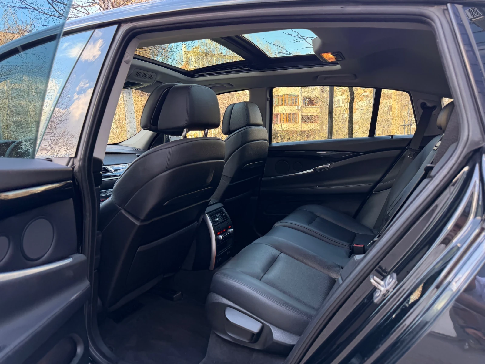 BMW 5 Gran Turismo 3.5d / DIGITAL / X-DRIVE, снимка 11 - Автомобили и джипове - 54128012