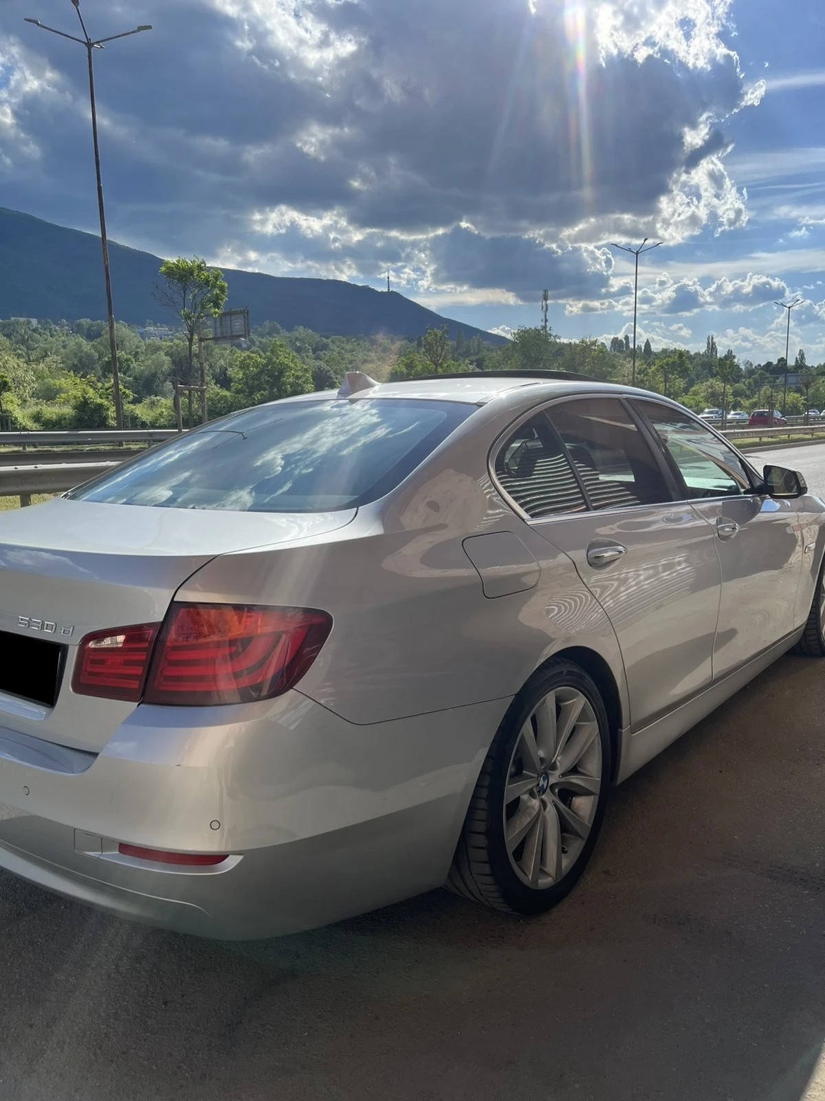 BMW 530 COMFORT/PANO/HEAD-UP/SOFTCLOSE/KEYLESS/DISTRONIC, снимка 5 - Автомобили и джипове - 54741246