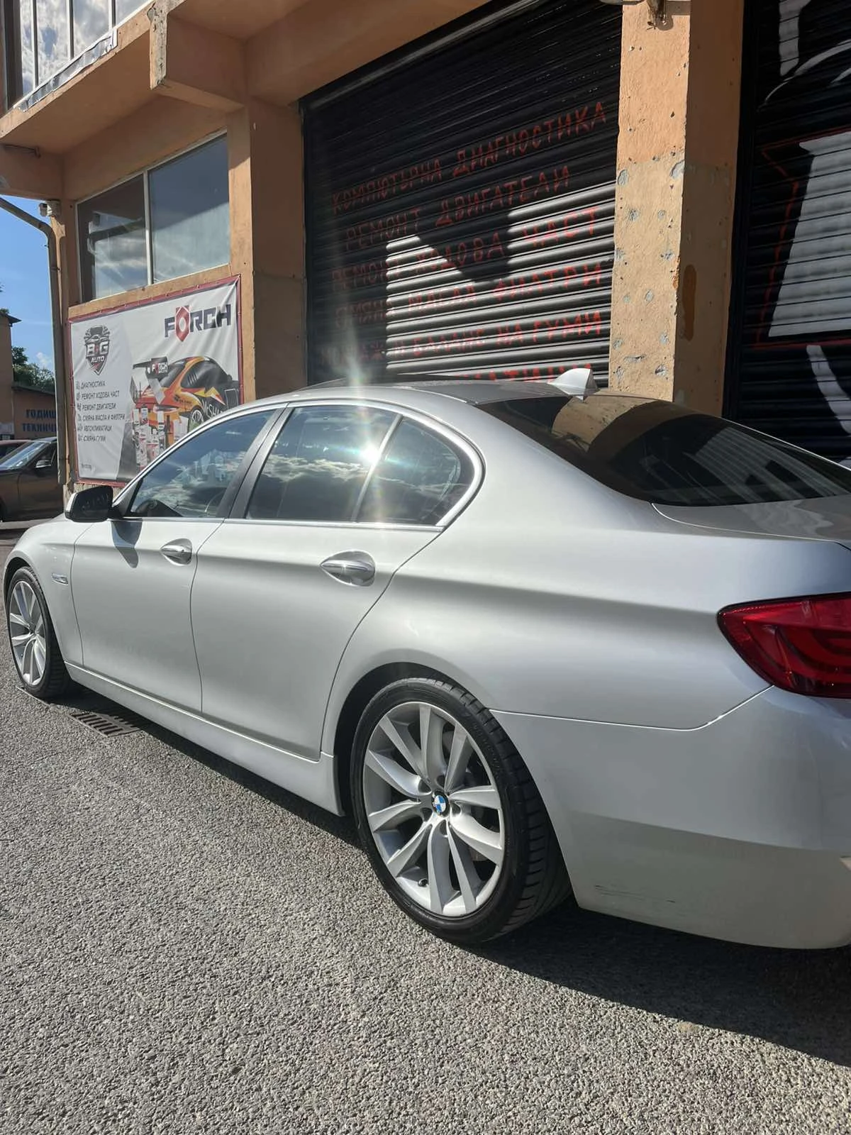BMW 530 COMFORT/PANO/HEAD-UP/SOFTCLOSE/KEYLESS/DISTRONIC, снимка 4 - Автомобили и джипове - 54741246