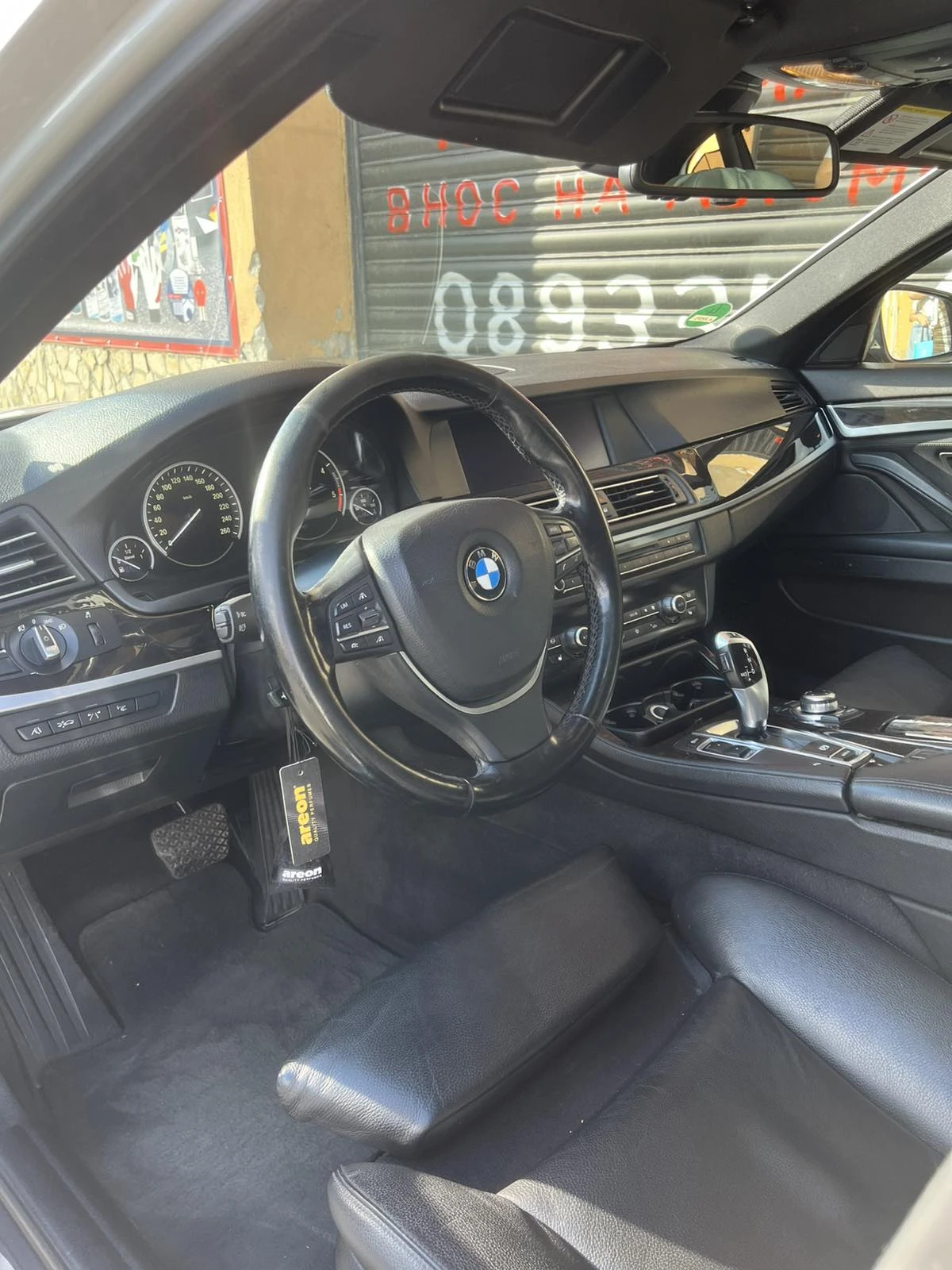BMW 530 COMFORT/PANO/HEAD-UP/SOFTCLOSE/KEYLESS/DISTRONIC, снимка 10 - Автомобили и джипове - 54741246
