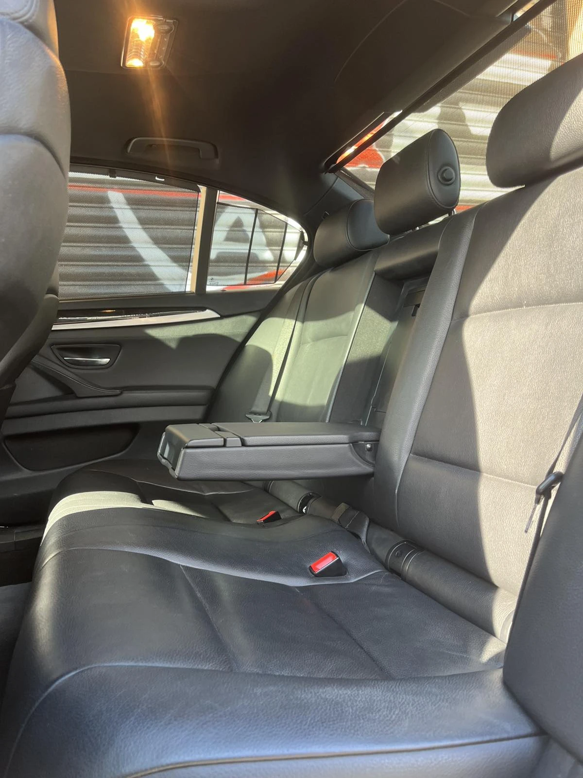 BMW 530 COMFORT/PANO/HEAD-UP/SOFTCLOSE/KEYLESS/DISTRONIC, снимка 16 - Автомобили и джипове - 54741246