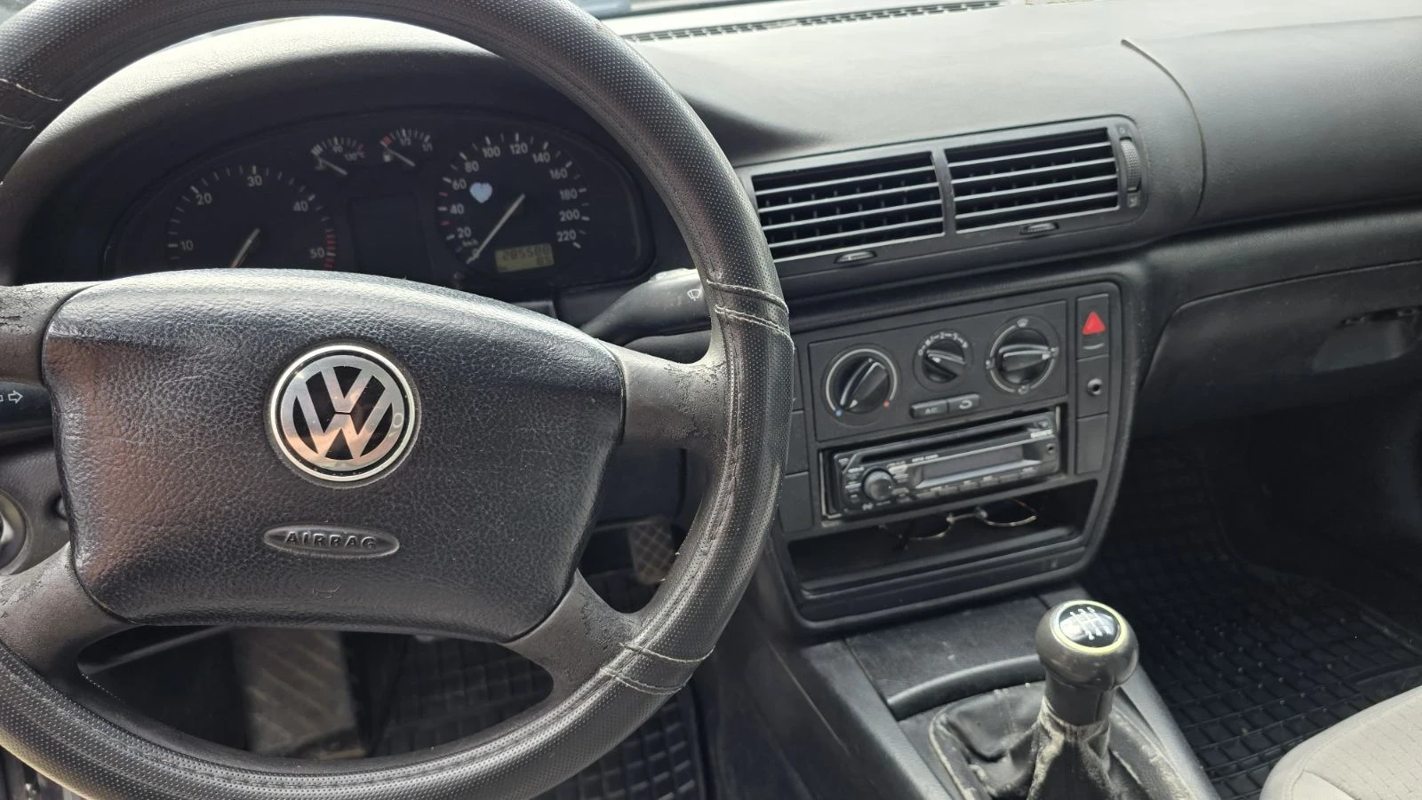 VW Passat 1.9 TDI, снимка 9 - Автомобили и джипове - 55149085