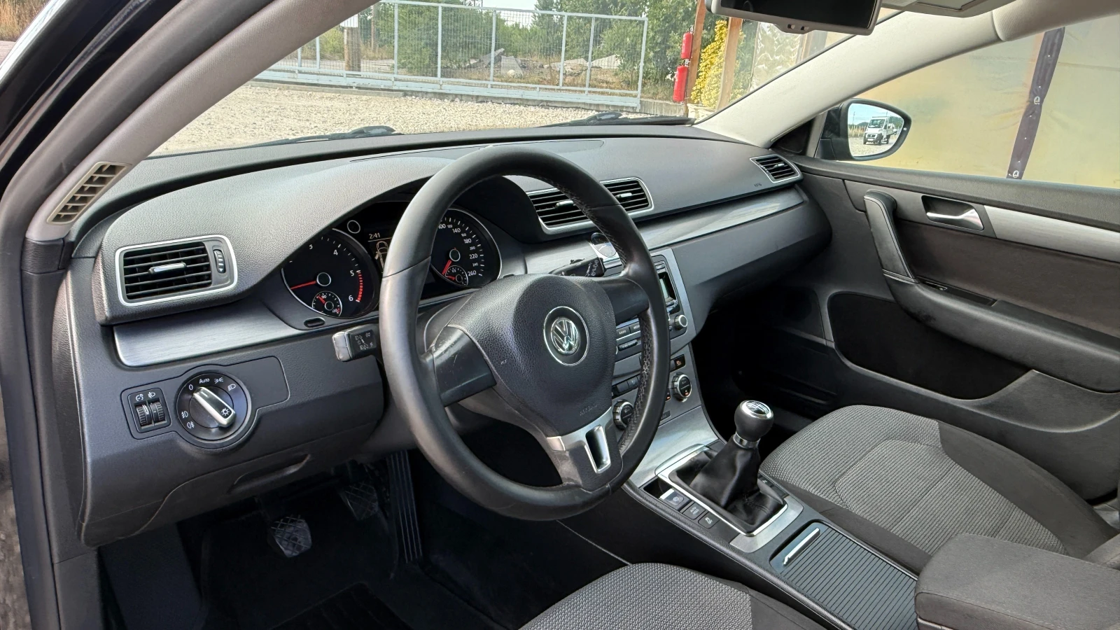 VW Passat 2.0TDI-140кс-6скорости/EURO 5B/НОВ ВНОС ОТ ИТАЛИЯ, снимка 11 - Автомобили и джипове - 55449107