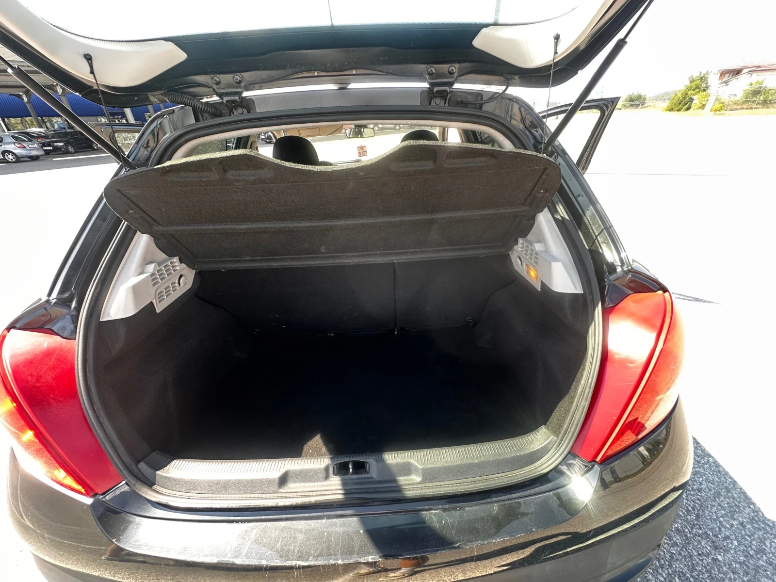 Peugeot 207 1, 4 vti, снимка 12 - Автомобили и джипове - 55619309